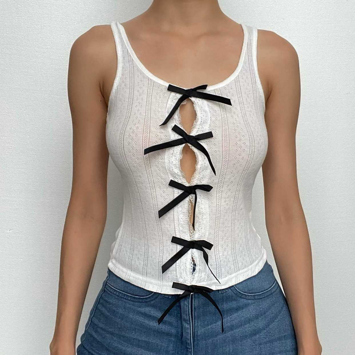 Bowknot hollow out contrast sleeveless textured cut out top