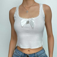 Ribbed metal tag lace hem square neck sleeveless crop top