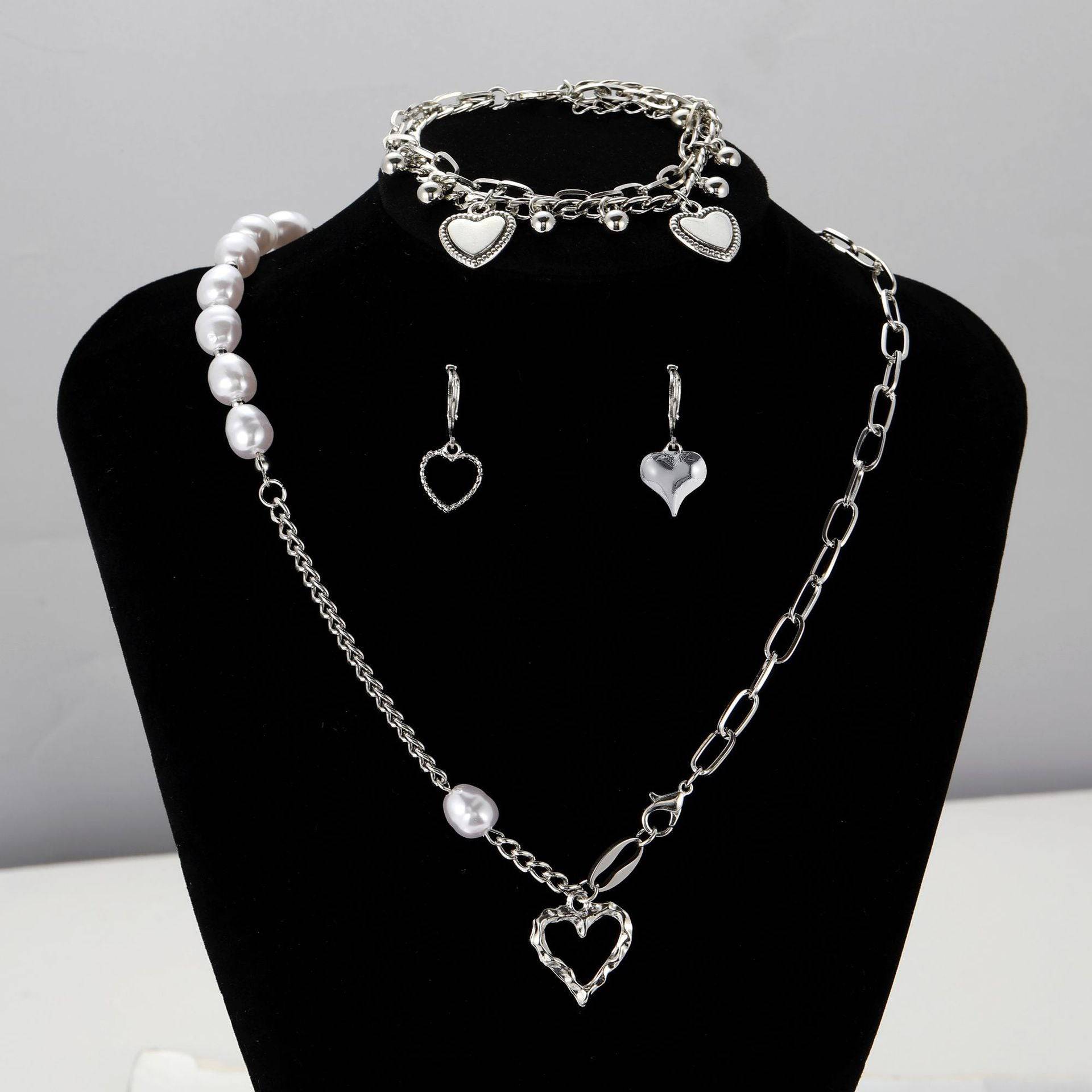 New Women's Fresh and Sweet Diamond Butterfly Necklace, Earrings, Bracelets, Light Luxury, High Grade, Shiny Silver Jewelry Set