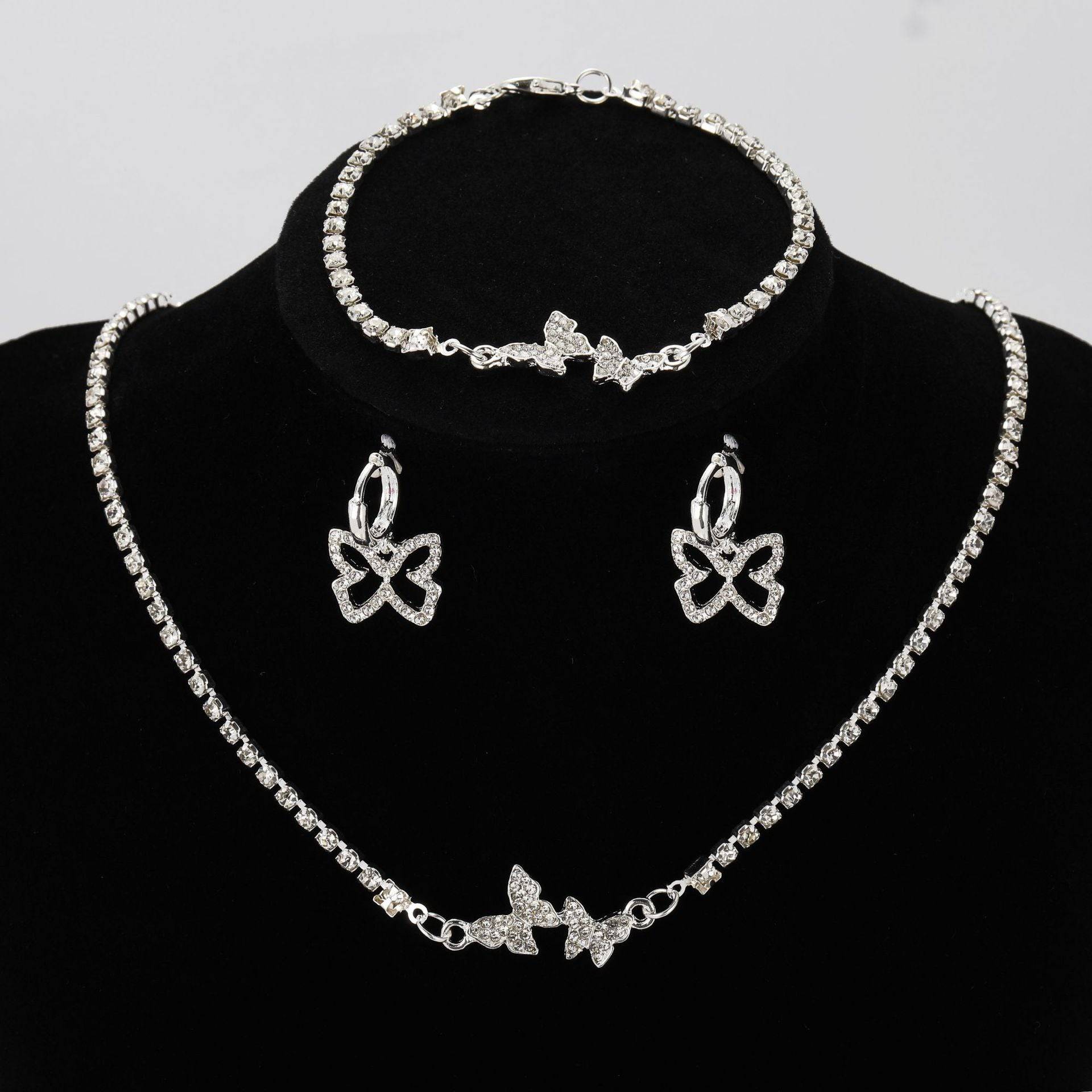 New Women's Fresh and Sweet Diamond Butterfly Necklace, Earrings, Bracelets, Light Luxury, High Grade, Shiny Silver Jewelry Set