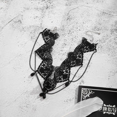 Lace hem layered choker necklace