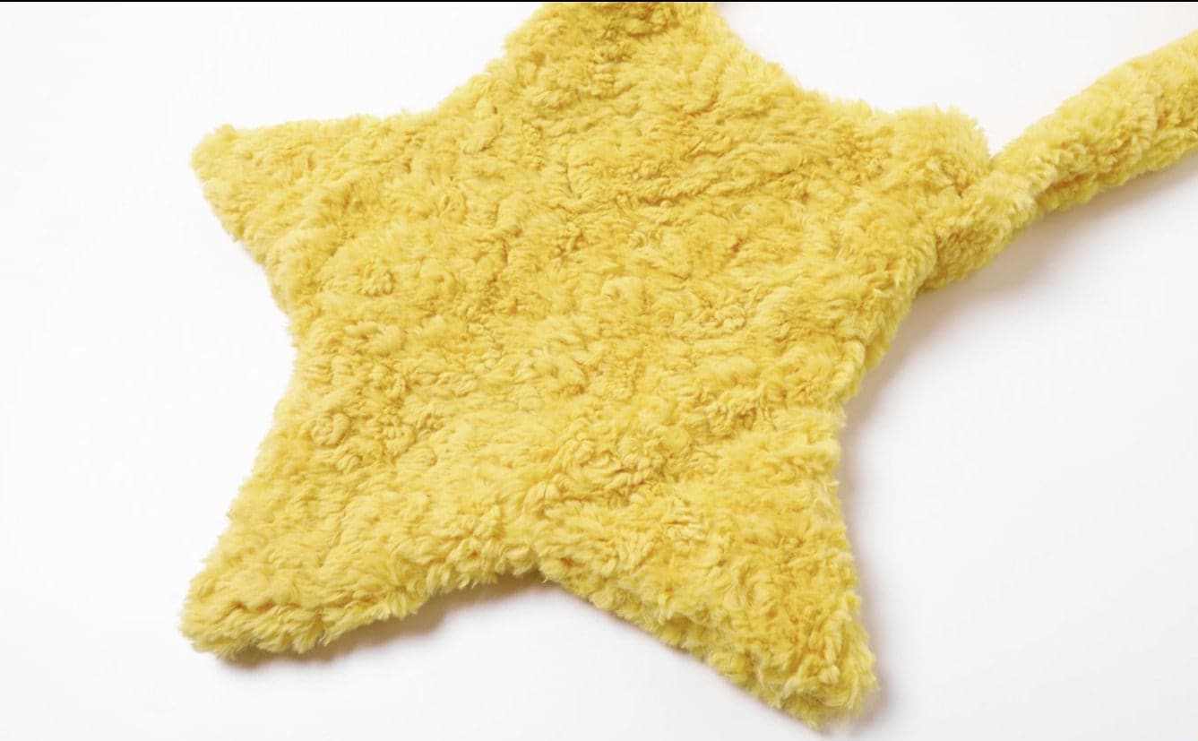 Star solid fluffy knotted zip-up bag