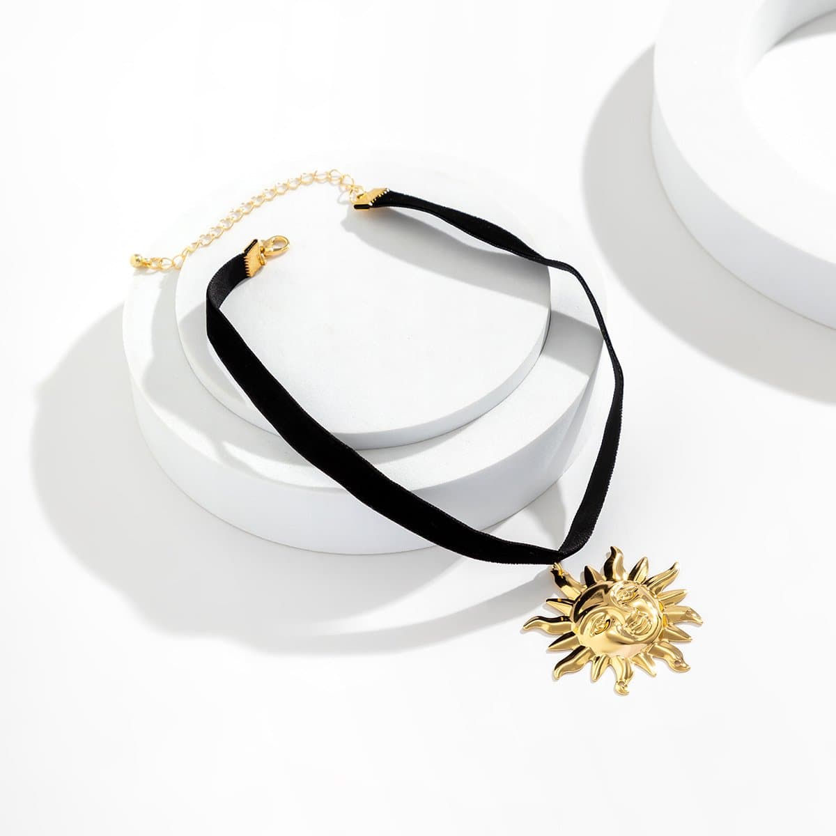Sun pendant velvet choker necklace