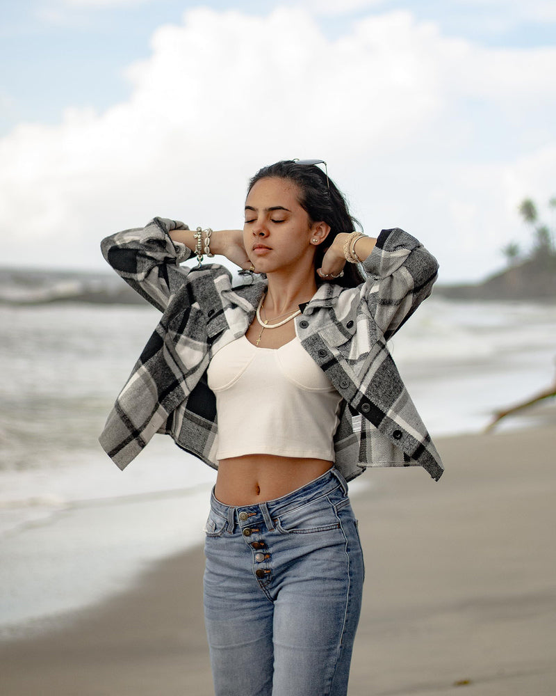 Zeagoo Flannels for Women Cropped Shacket Jacket Fashion Plaid Button Down Shirt 2023 Fall Coat Tops