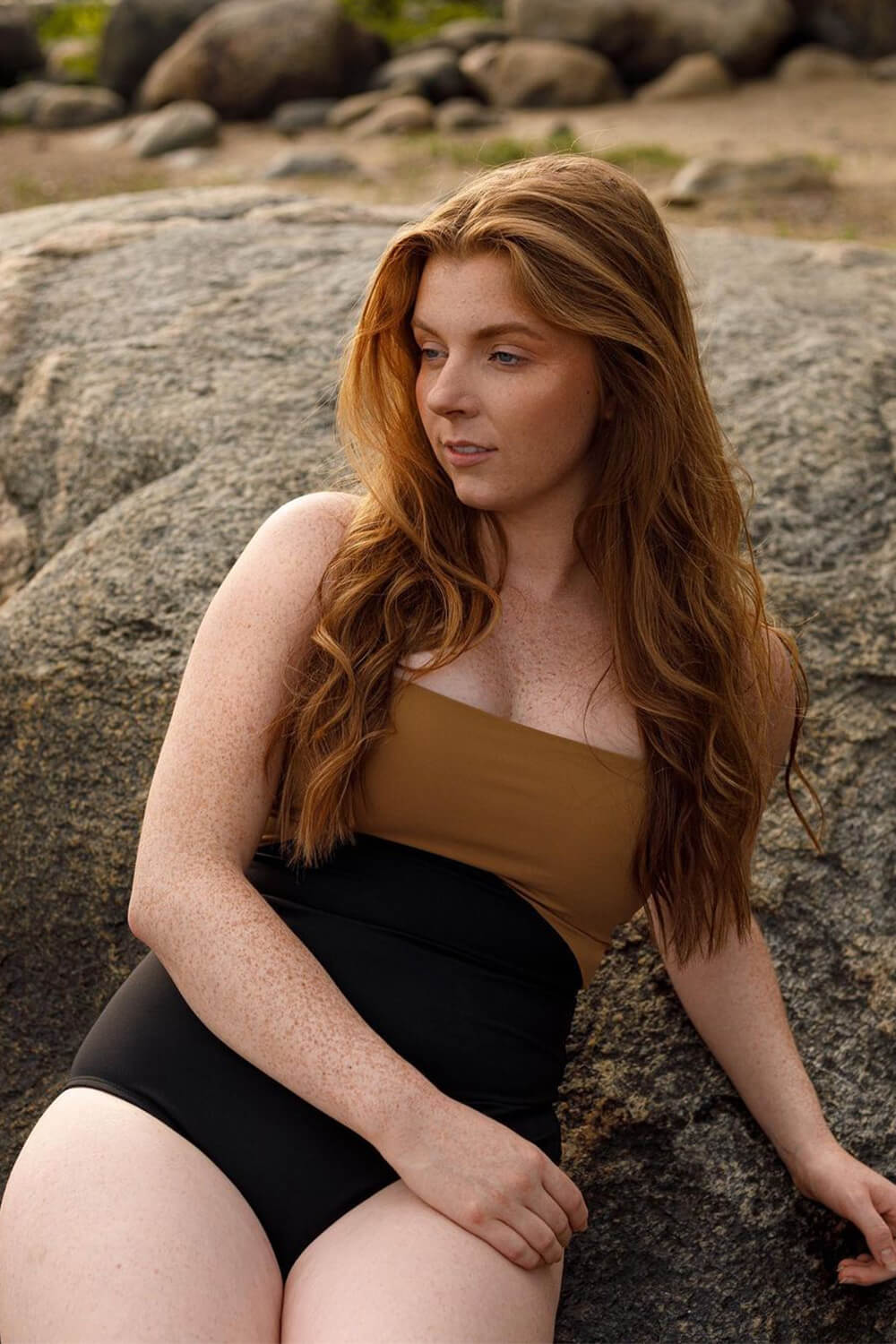 Color Block Halter Neck Open Back One Piece Swimsuit - Black & Chocolate